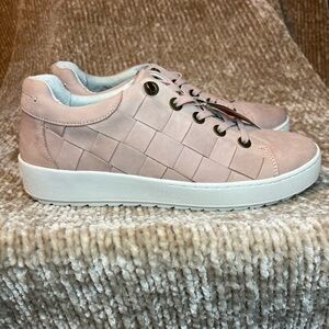 New Jambu leather sneakers in beautiful blush pink.